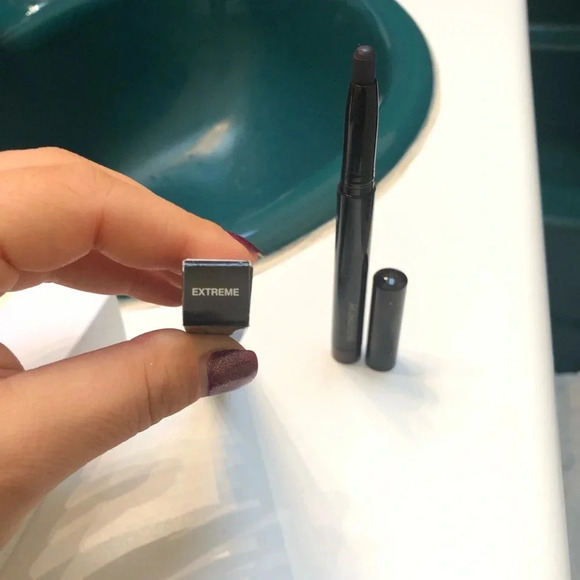 NIB LAURA MERCIER EXTREME MATTE LIPSTICK - Picture 3 of 5